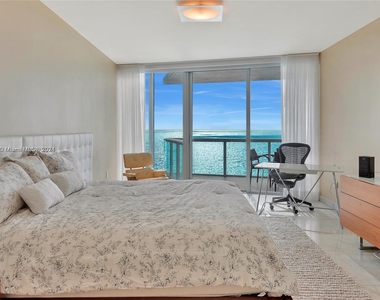 17001 Collins Ave - Photo Thumbnail 4