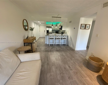 6444 Collins Ave - Photo Thumbnail 14