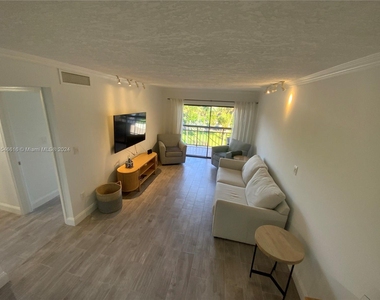 6444 Collins Ave - Photo Thumbnail 13