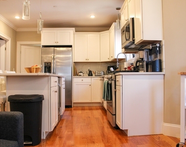 118 Holland St - Photo Thumbnail 4