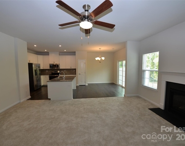 2829 Sand Cove Court - Photo Thumbnail 8