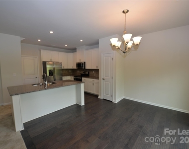 2829 Sand Cove Court - Photo Thumbnail 13