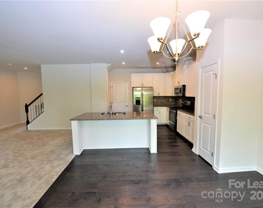 2829 Sand Cove Court - Photo Thumbnail 14