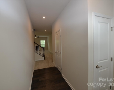 2829 Sand Cove Court - Photo Thumbnail 3