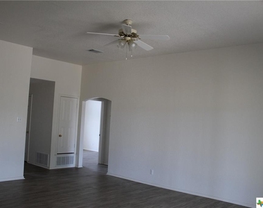 4514 Hondo Drive - Photo Thumbnail 3