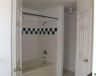 4514 Hondo Drive - Photo Thumbnail 11