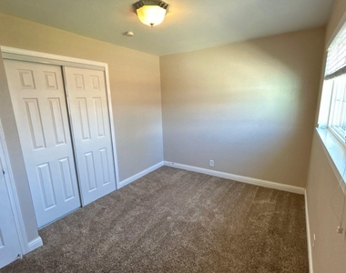 1675 Harvard Way - Photo Thumbnail 10