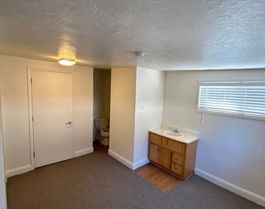 1675 Harvard Way - Photo Thumbnail 5