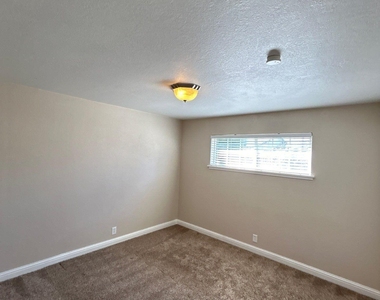 1675 Harvard Way - Photo Thumbnail 9