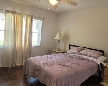 2325 W Pensacola Street - Photo Thumbnail 9