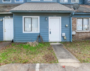 2200 Sandpiper Street - Photo Thumbnail 2