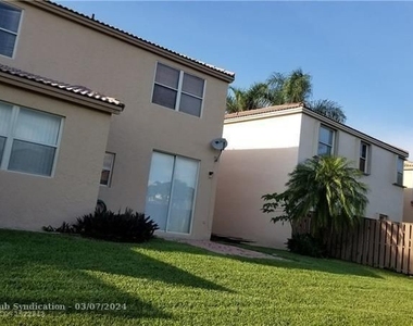 10860 Nw 12th Pl - Photo Thumbnail 10