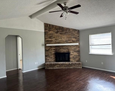 7525 Ridgeway Avenue - Photo Thumbnail 2