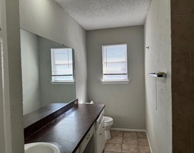 7525 Ridgeway Avenue - Photo Thumbnail 12