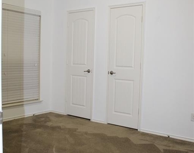 709 Becard Drive - Photo Thumbnail 5