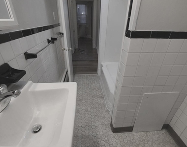 692 Gladstone Avenue - Photo Thumbnail 11