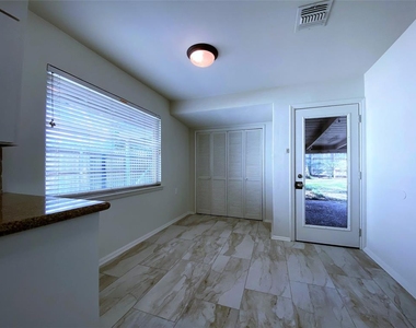 3207 Banbury Place - Photo Thumbnail 9