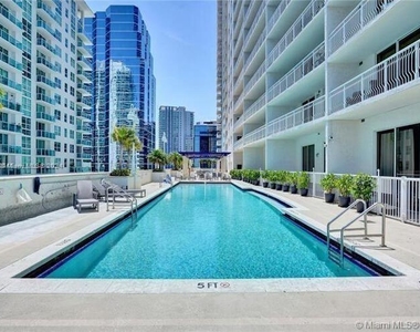 1200 Brickell Bay Dr - Photo Thumbnail 8