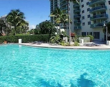 19390 Collins Ave - Photo Thumbnail 18