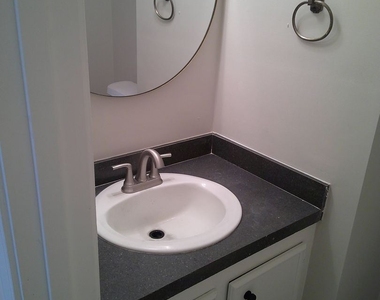 820 Sussex Place Unit B - Photo Thumbnail 6