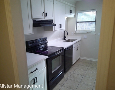 820 Sussex Place Unit B - Photo Thumbnail 4