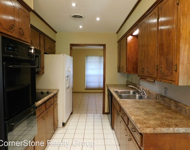 2906 Kendall Avenue - Photo Thumbnail 7