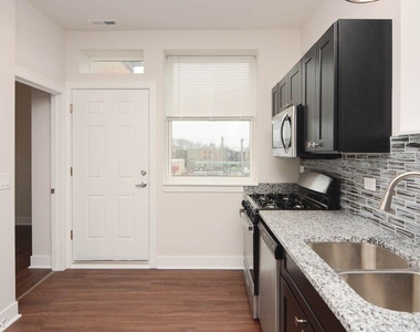 4352 N. Troy, Unit 6 - Photo Thumbnail 2