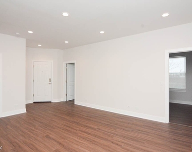 4352 N. Troy, Unit 6 - Photo Thumbnail 7