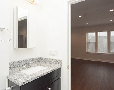 4352 N. Troy, Unit 6 - Photo Thumbnail 17