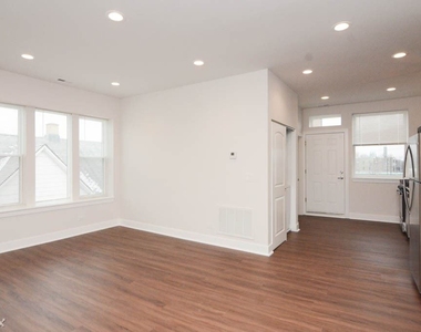 4352 N. Troy, Unit 6 - Photo Thumbnail 5