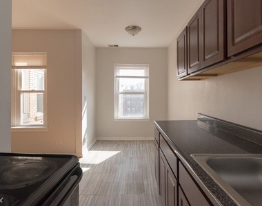 4515 N. Malden, Unit D-9 - Photo Thumbnail 2