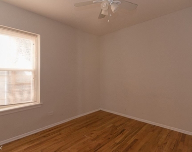 4515 N. Malden, Unit D-9 - Photo Thumbnail 13