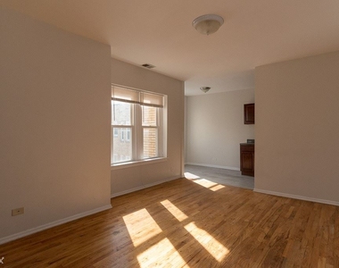 4515 N. Malden, Unit D-9 - Photo Thumbnail 7