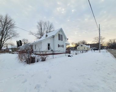 2702 Owen St - Photo Thumbnail 0