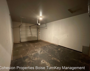 212 Hudson Ave - Photo Thumbnail 12