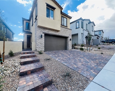 11643 Desert Hollow Avenue - Photo Thumbnail 2