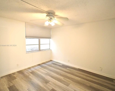 9440 Live Oak Pl - Photo Thumbnail 8