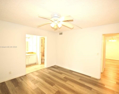 9440 Live Oak Pl - Photo Thumbnail 6