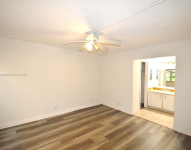 9440 Live Oak Pl - Photo Thumbnail 5