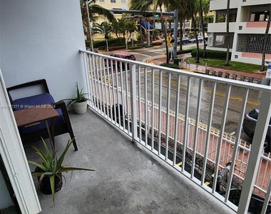 1255 Collins Ave - Photo Thumbnail 16