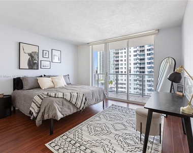 1155 Brickell Bay Dr - Photo Thumbnail 6