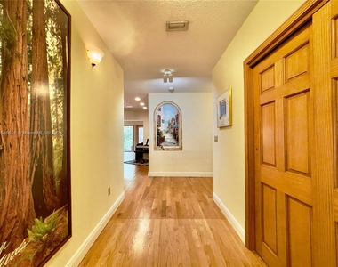 5800 Sw 33rd Ave - Photo Thumbnail 3