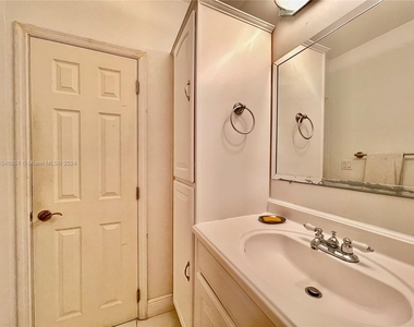 5800 Sw 33rd Ave - Photo Thumbnail 22