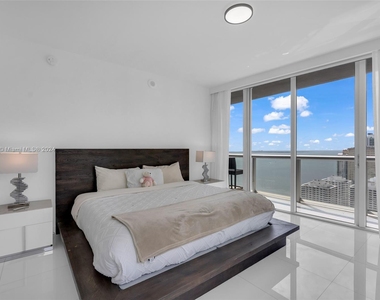 495 Brickell Ave - Photo Thumbnail 16