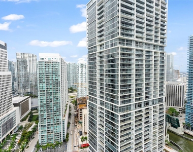 495 Brickell Ave - Photo Thumbnail 5