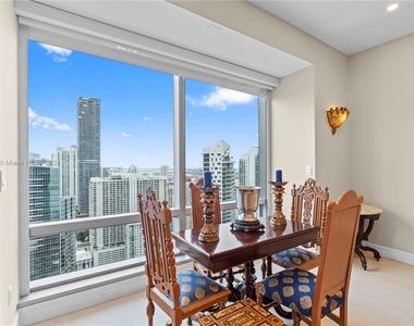 1425 Brickell Ave - Photo Thumbnail 3