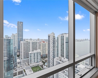 1425 Brickell Ave - Photo Thumbnail 0