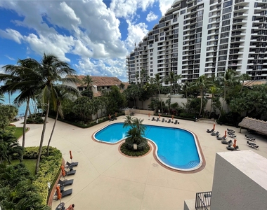 540 Brickell Key Dr - Photo Thumbnail 0