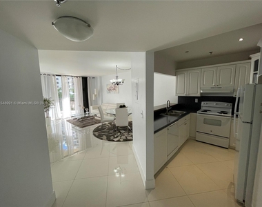 540 Brickell Key Dr - Photo Thumbnail 1