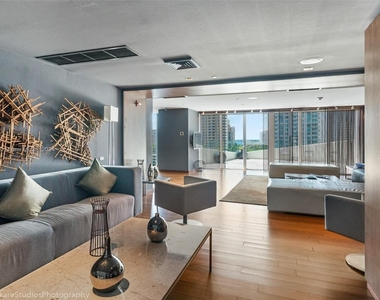 325 S Biscayne Blvd - Photo Thumbnail 41